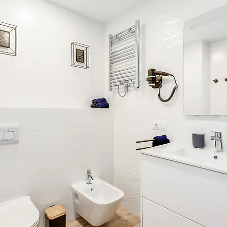 1 Bedroom Sea View In Center Of Marbella! Apartment *